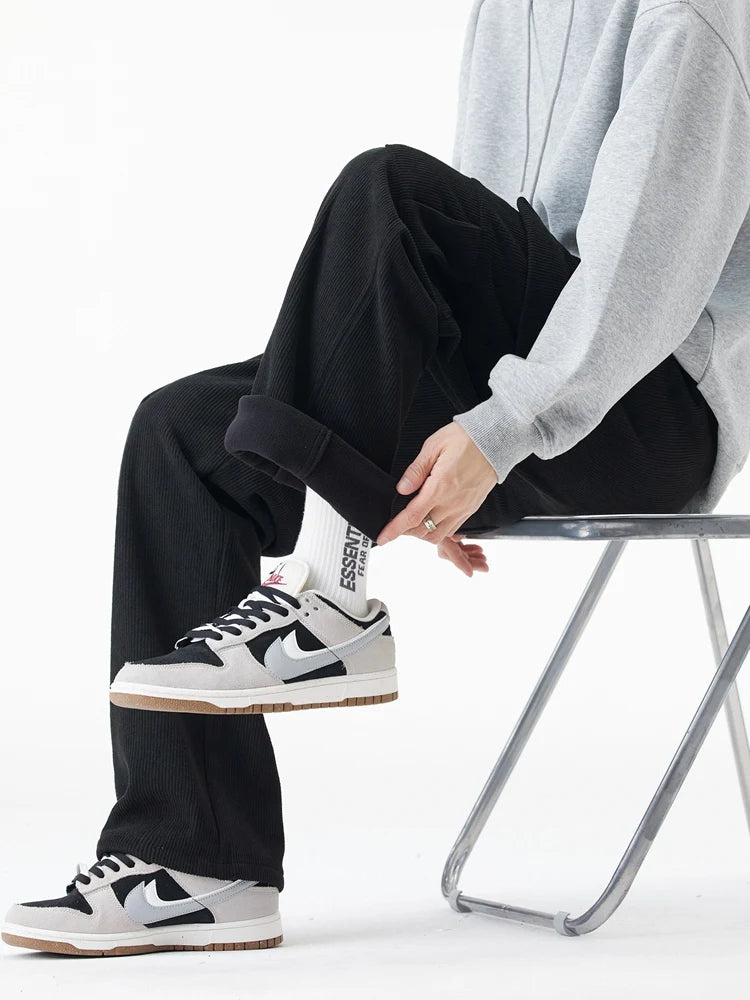 Hayes Corduroy Cargo Pants – Soft Stretch Fabric with Tapered Fit for Everyday Wear