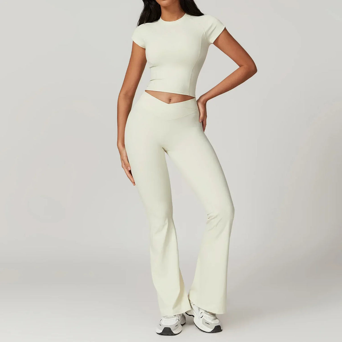 Elara Flared Yoga Pants – Stretch-Ribbed Loungewear with a Retro Silhouette
